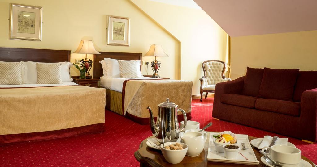 Meadow Court Hotel Loughrea Rum bild