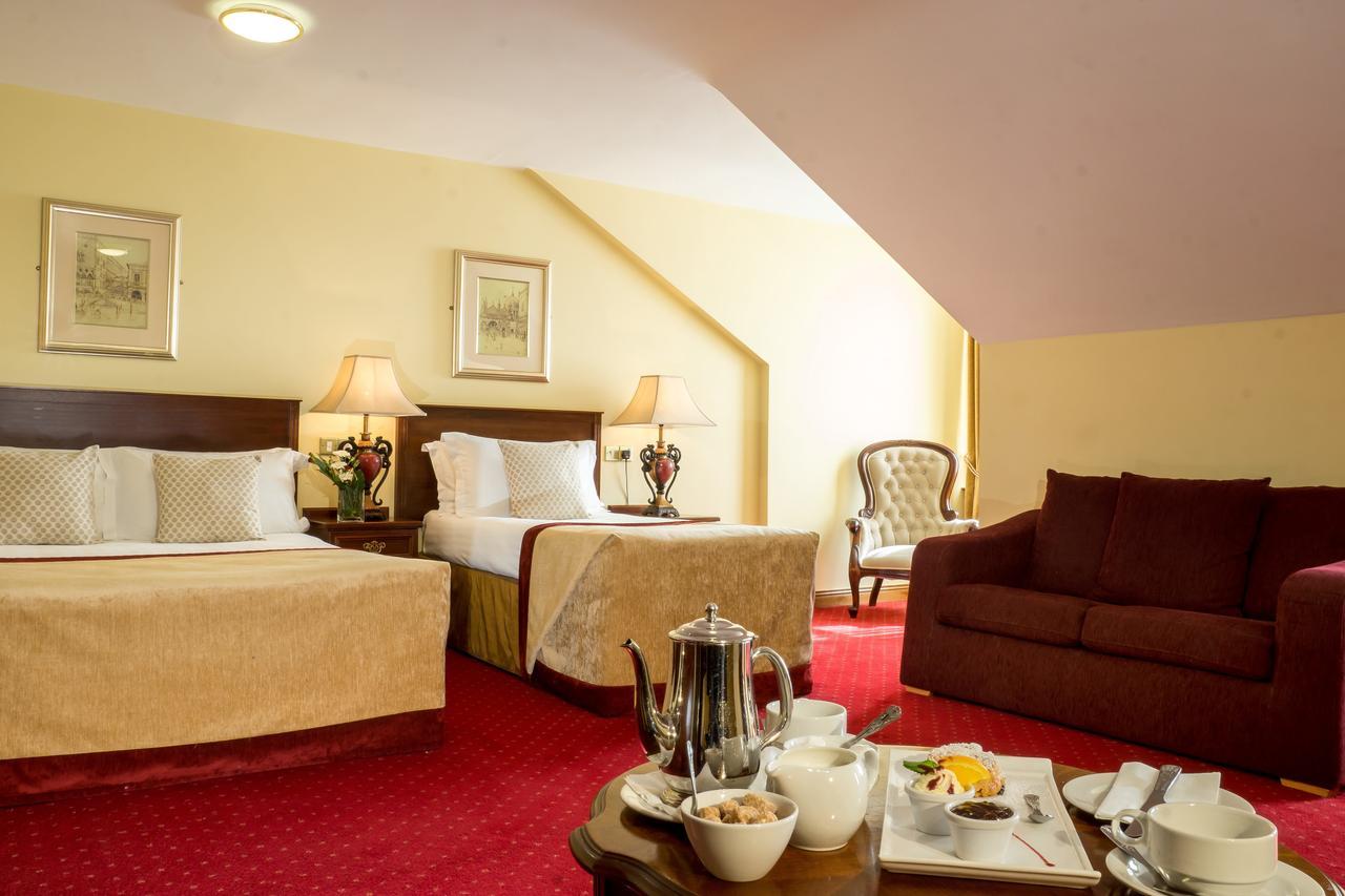 Meadow Court Hotel Loughrea Exteriör bild